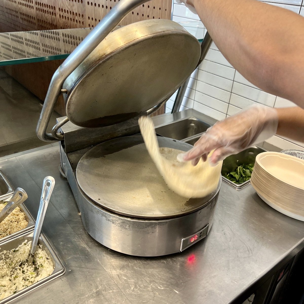 ChipotleTweets's tweet photo. When ur sheets are still warm from the dryer https://t.co/jaLXtkhhkt