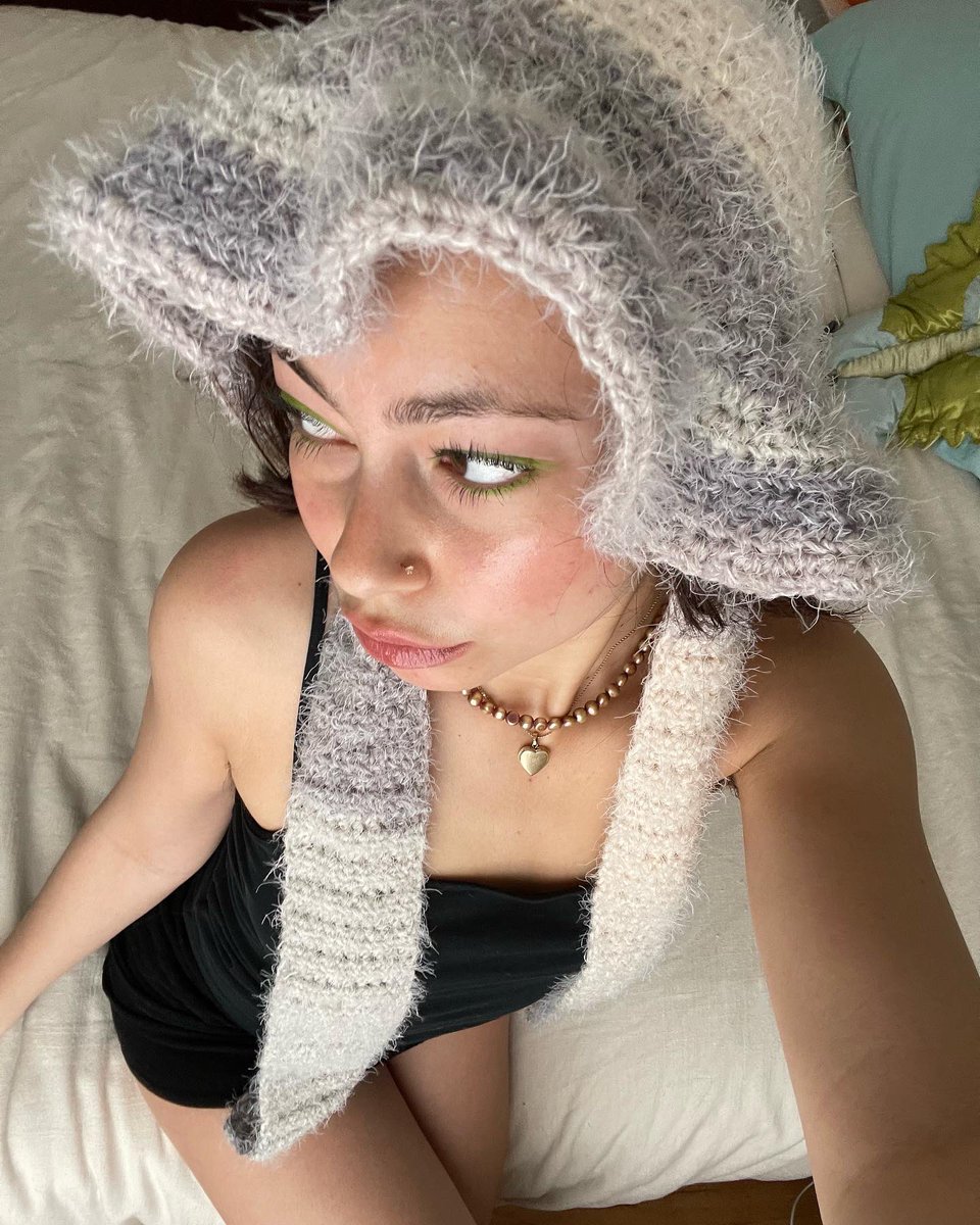 ryannrae's tweet photo. hiiii :) i hand-crocheted this hat/scarf situation and I am commissioning them :) like n share and dm if you are interested <3 https://t.co/ngt1jRrbzv