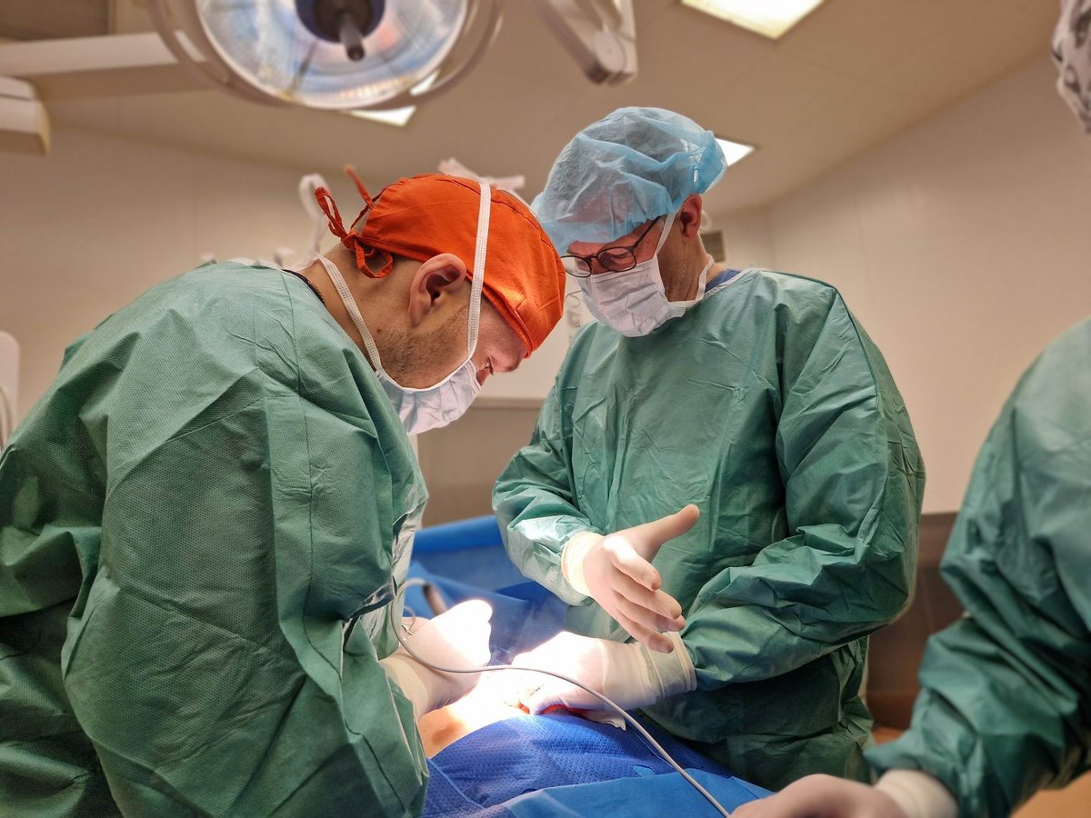 HerniaCentrum's tweet photo. Real pleasure and honor to host General Secretary @eurohernias @acdebeaux in our Hernia Center in Gdańsk.
#herniafriends #herniatrip #iamehs https://t.co/pYS5PDrDRS