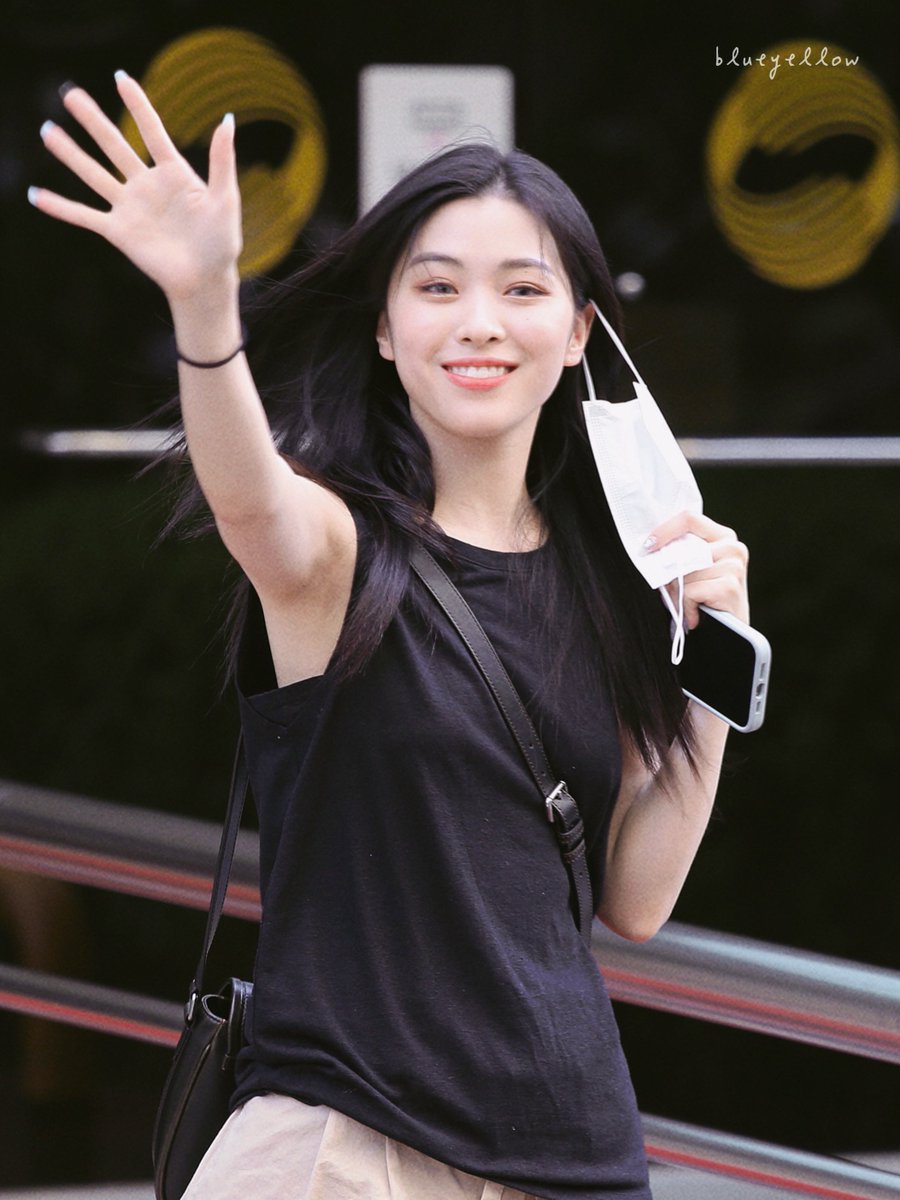 blueyellow012's tweet photo. #AprilFoolsDay #ITZY #RYUJIN 
#있지 #류진 https://t.co/CxgJTzyaWM