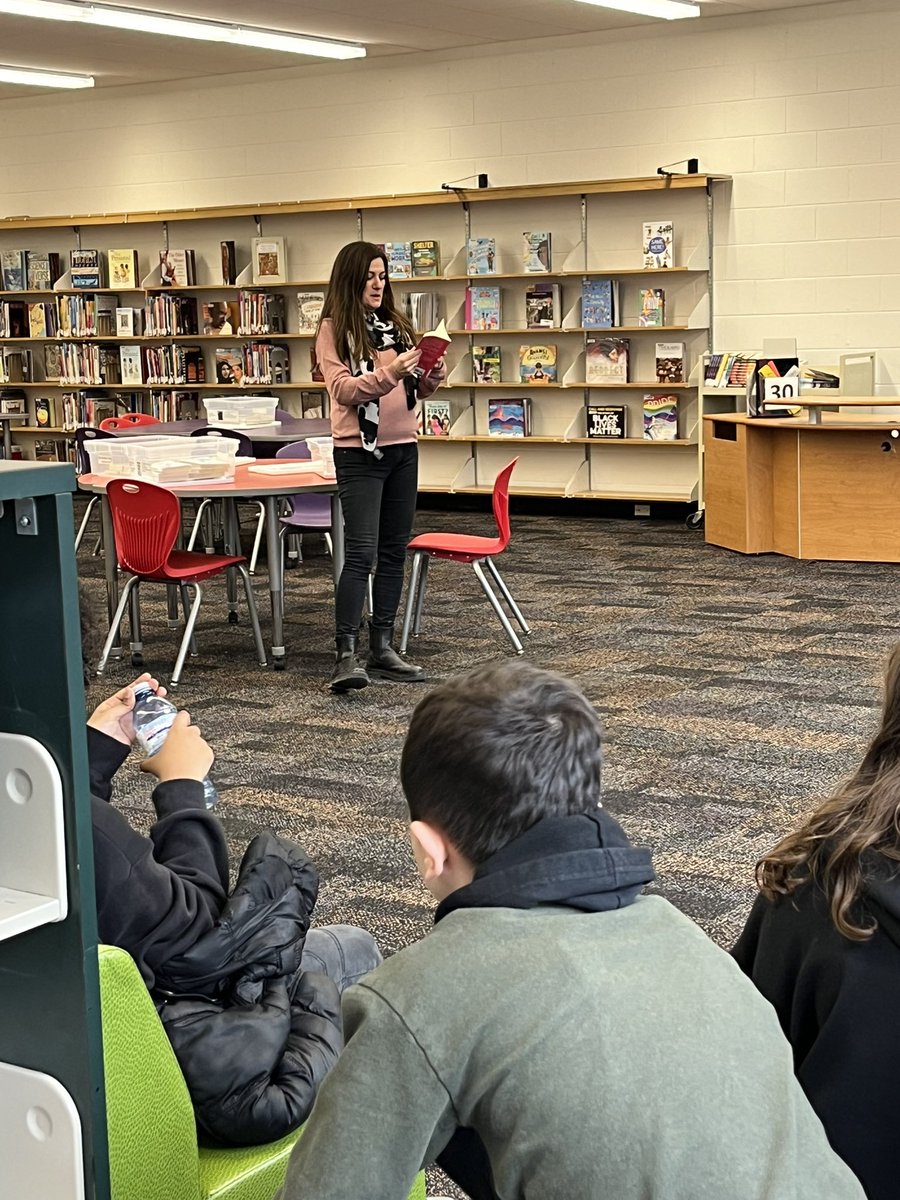 romanchamale1's tweet image. Students from class 7-B at Elia MS were so excited to visit for the very first time the new renovated library.
Thank you to Ms. Karadimas, our teacher librarian, for welcoming our students and for helping us to choose excellent reading materials for our Literature Circles.