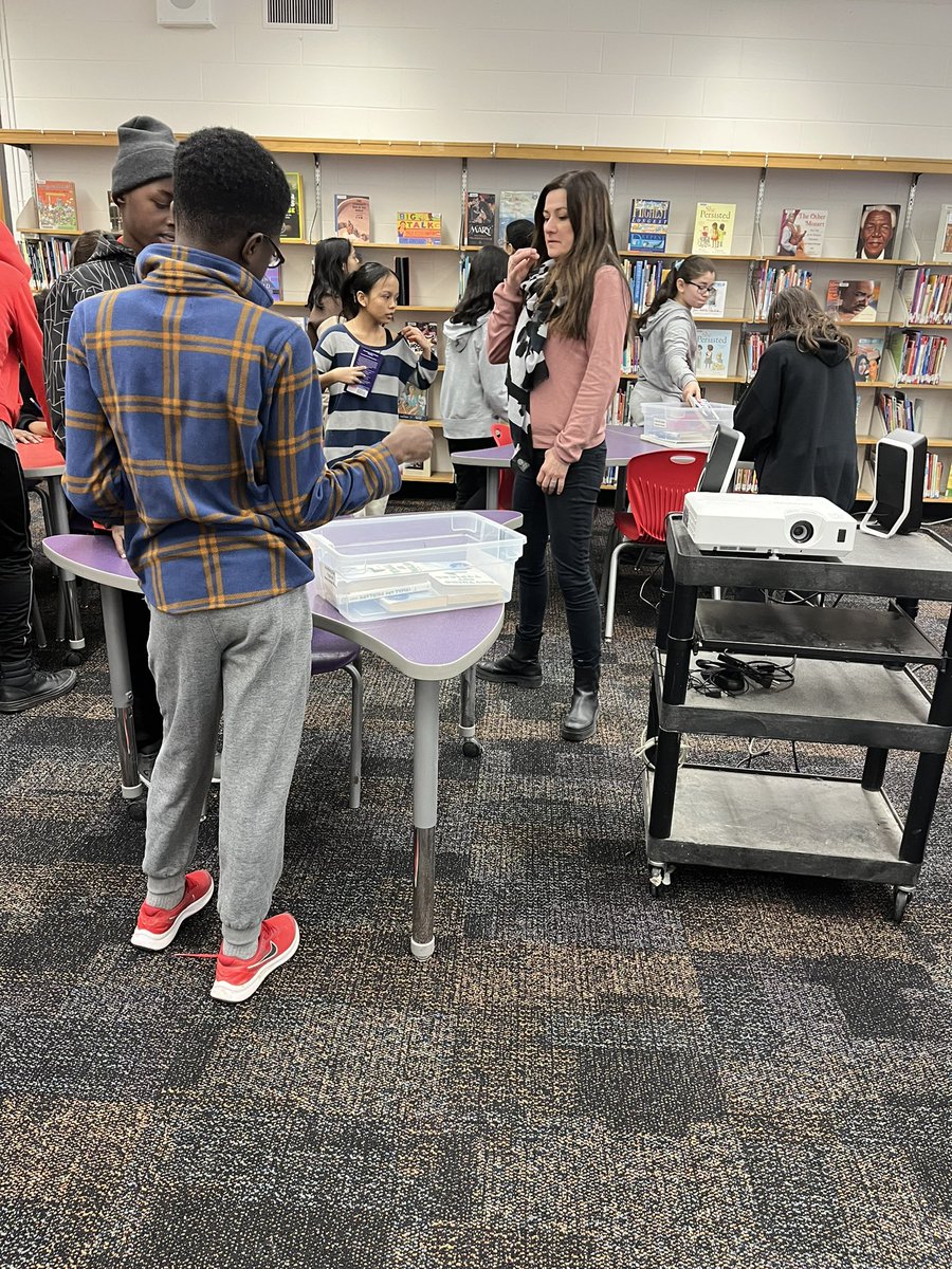 romanchamale1's tweet image. Students from class 7-B at Elia MS were so excited to visit for the very first time the new renovated library.
Thank you to Ms. Karadimas, our teacher librarian, for welcoming our students and for helping us to choose excellent reading materials for our Literature Circles.