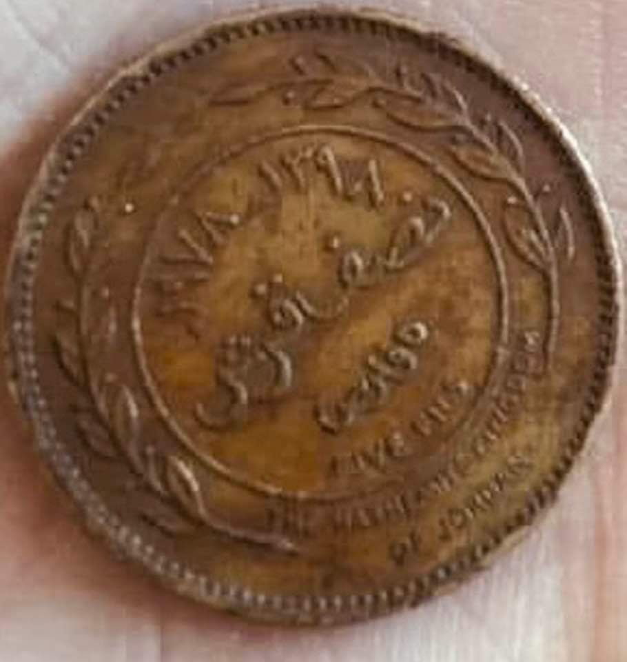 soudkadi's tweet photo. تتقدم الحاجة تعريفة بالشكر للحكومة الرشيدة لإبقاء أواصر التعامل و التداول بها و تخص بالذكر لجنة تحديد أسعار المحروقات ..

و على أرض الواقع ثلاث لا يراهم الشعب التعريفة و اللجنة و الحكومة https://t.co/z4WwLW2mOU