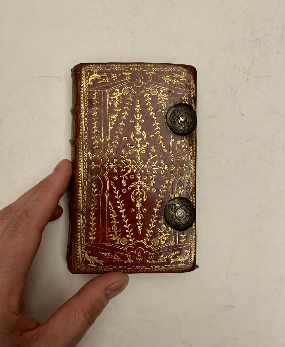 iamkristinesr's tweet photo. A beautiful little binding with a wonderful pin closure 📚
@CBL_Dublin AK608, Rider’s British Merlin, London: R. Mutt, 1760
#rarebooks #Bookbinding #chesterbeatty #foredgeFriday https://t.co/Lo4qoIbyar