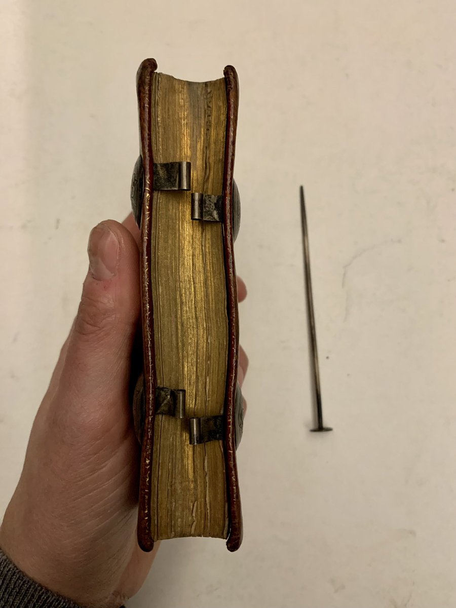 iamkristinesr's tweet photo. A beautiful little binding with a wonderful pin closure 📚
@CBL_Dublin AK608, Rider’s British Merlin, London: R. Mutt, 1760
#rarebooks #Bookbinding #chesterbeatty #foredgeFriday https://t.co/Lo4qoIbyar