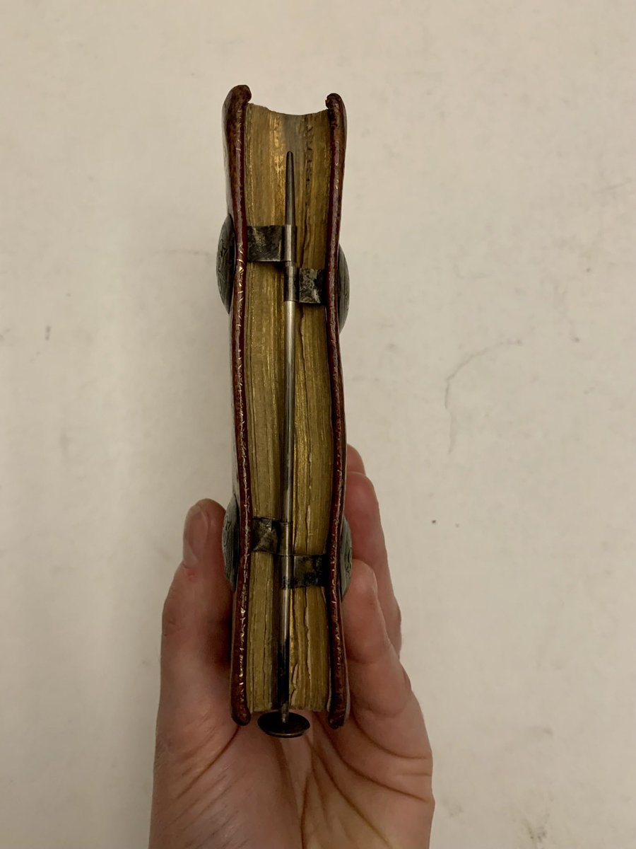 iamkristinesr's tweet photo. A beautiful little binding with a wonderful pin closure 📚
@CBL_Dublin AK608, Rider’s British Merlin, London: R. Mutt, 1760
#rarebooks #Bookbinding #chesterbeatty #foredgeFriday https://t.co/Lo4qoIbyar