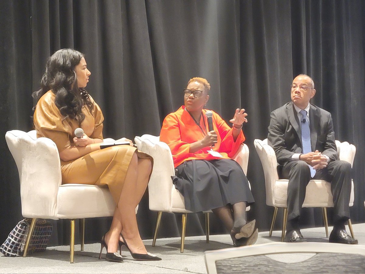 jtreelive's tweet photo. The "Economic Development & Wealth in the Black Community" panel powerfully reminded our @BWLAChicago Summit audience of our responsibility to be fearless & make a systems change to reduce the racial wealth gap. #2civility #diversity #equity #legalprofession https://t.co/84zP8Ue4Yd