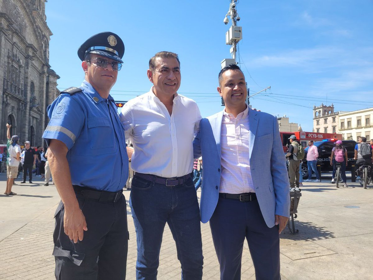 SalvadorZamoraZ's tweet photo. 🫡 A todos nos toca ser responsables, evitando manejar cansados o bajo los efectos del alcohol, y también revisando que nuestros vehículos estén en las mejores condiciones; así como respetar los límites de velocidad establecidos. https://t.co/JioQt4gUSj