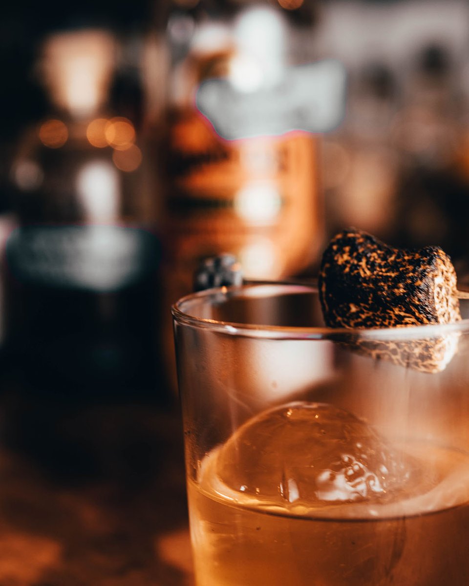 alchemix_bar's tweet photo. S'mores Old Fashioned is a nice little treat that takes my favorite cocktail and combine with the outdoors. 😮

S'mores Old Fashioned Recipe
2 oz Marshmallow Fluff Infused Bourbon
.25 Rich Demerara Syrup
1 Das...
#oldfashioned #bourbon #bourboncocktails #camping #campingcocktails https://t.co/H7DRujEq7k