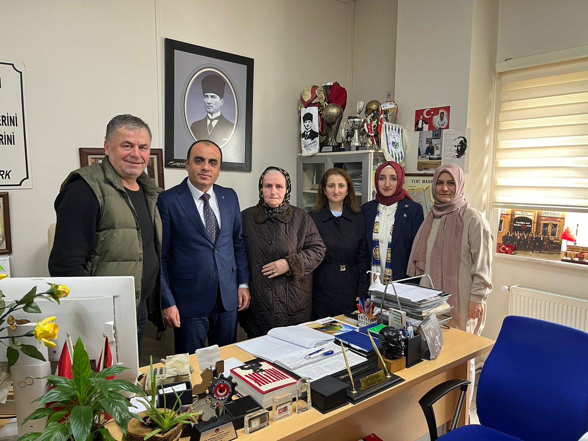 DevaIcAnadolu's tweet photo. Yeni Mahalle muhtarımız Sn. Halil Albayrak'ı  ve Ahmet Yesevi  Mahallesi muhtarımız Sn. Zafer Yılmaz'ı ziyaret ettik. 

Dertlere #Deva olmak için Pendik kazan biz kepçe😉
#DevaPendik #DevaKadında https://t.co/WQDsVf7pYV