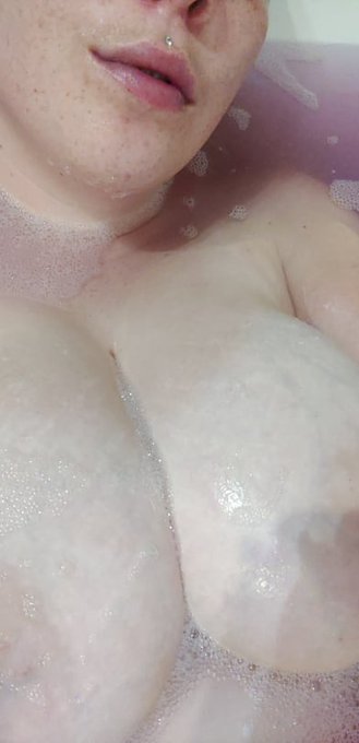 Princess MV 👸 - ✨️'s pics and videos - FskPywrWYAYq mh jpg:small image 7