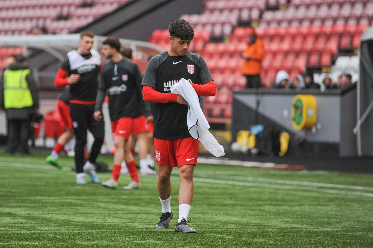 💥SCOTLAND v ENGLAND💥

Kick off is rapidly approaching with the England boys' concluding their warmups 🏴󠁧󠁢󠁥󠁮󠁧󠁿

Follow all the action via our Instagram story <a href="/schoolsfootball/">English Schools' Football Association</a> and watch the game live via <a href="/RecastTV/">Recast</a> 👇
🔗 loom.ly/YH3tiMw

📸 <a href="/353photo/">353 PHOTOGRAPHY</a>
🔴🔵⚪