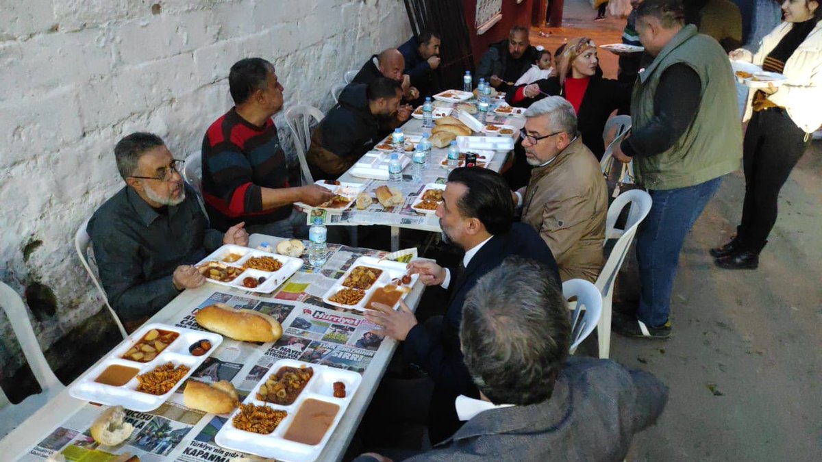 📍Konak

Ballıkuyu İftar Programında hemşehrilerimiz ile bir araya geldik. 

Bu mübarek günlerin birlik ve beraberliğimizi perçinlemesi duasıyla, #Ramazan-ı Şeriflerimiz hayırlara vesile olsun.💐