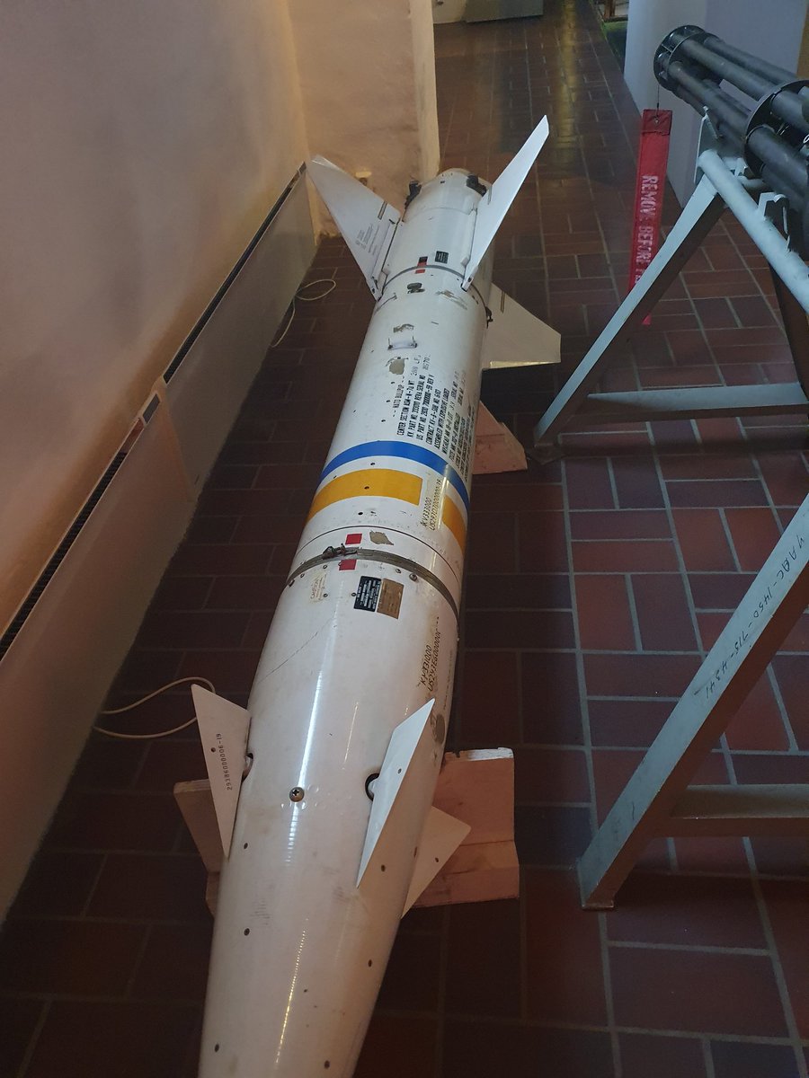 bennesved's tweet photo. För inte så länge sedan fick jag möjligheten att besöka Försvarsmuseet i Oslo.  En bra historielektion i Norges speciella säkerhetspolitiska förutsättningar. Särskilt intressant att se hur olika vi är i vår geopolitiska orientering öst-väst. Hur kommer samarbetet i Nato se ut? https://t.co/lxPGHkeZyL