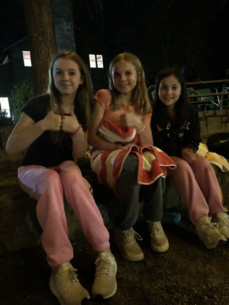 klyboomer's tweet photo. Four leaf clovers + friends = a great time @camptwinlakes #trinitylearns #trinityoe #6thtrinity https://t.co/8umTqTA5W6