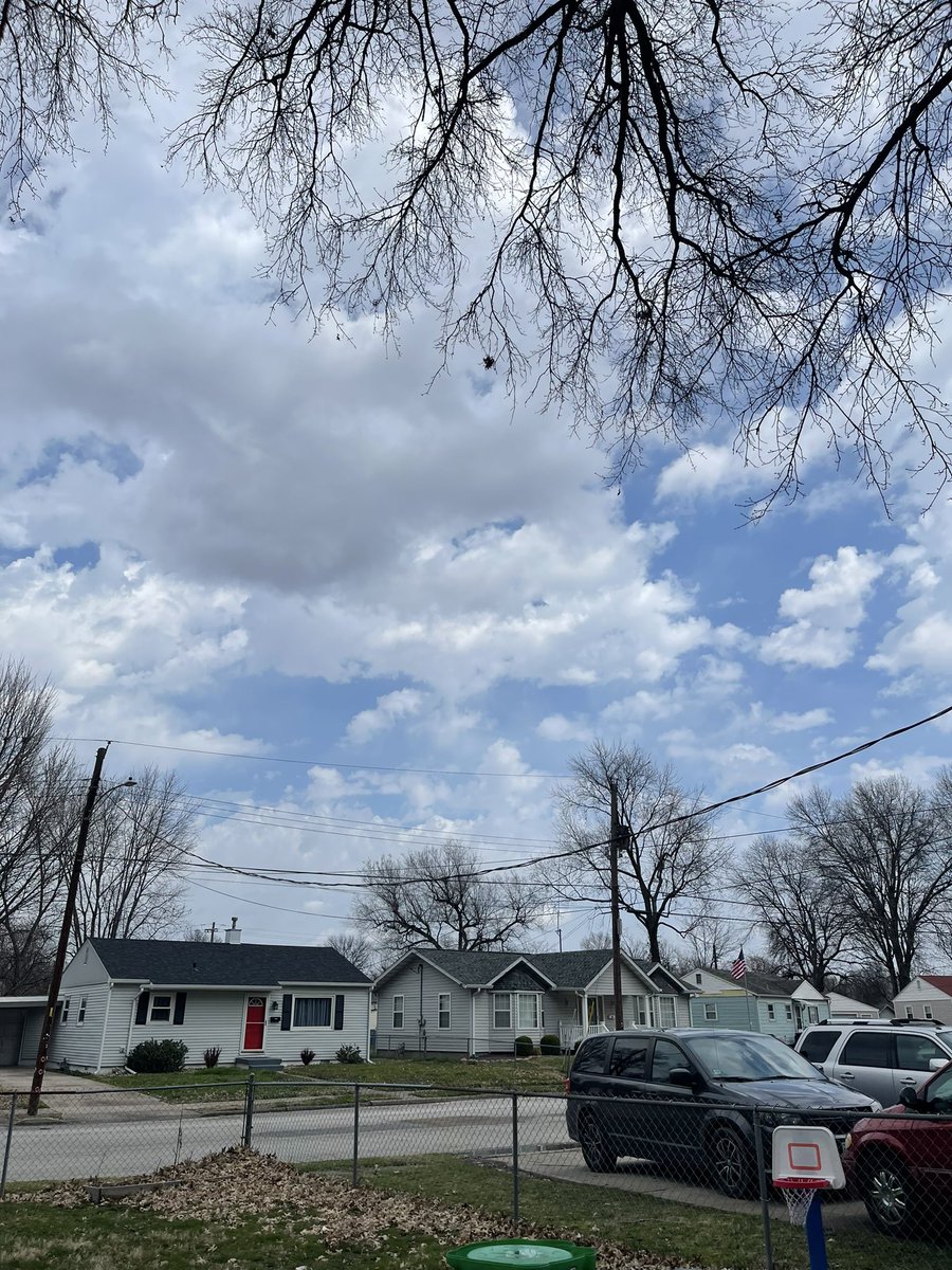 dc089n's tweet photo. You can feel the destabilization happening. #ilwx #klsx https://t.co/tvpIOUiZ7S
