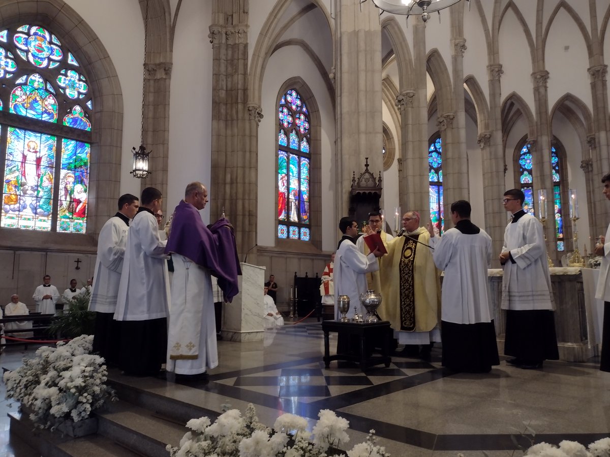 A Igreja Católica inicia neste domingo, 2 de abril, com a celebração do Domingo de Ramos, a Semana Santa, quando lembra os últimos momentos da vida de Jesus Cristo, antes da sua ressurreição. diocesepetropolis.org.br