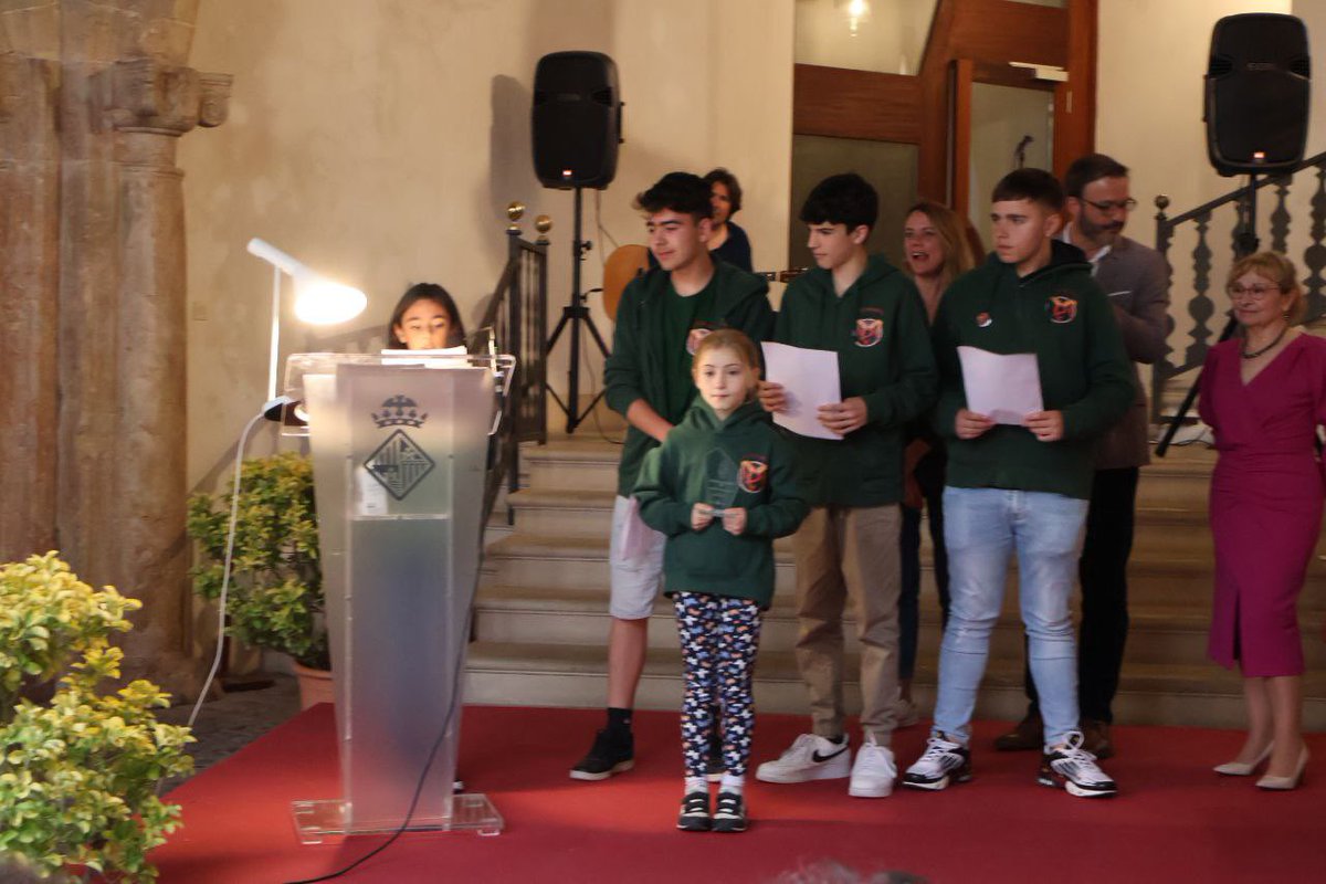 🏅Avui s'han entrgat els premis Rosa Bueno de #Palma

🗣️La nostra regidora <a href="/CCostadelrio/">Clàudia Costa</a>: "Aquests premis reconeixen la feina desinteressada de les entitats veïnals per tal de reforçar la participació ciutadana integradora, que tenen molt presents els col·lectius més vulnerables"