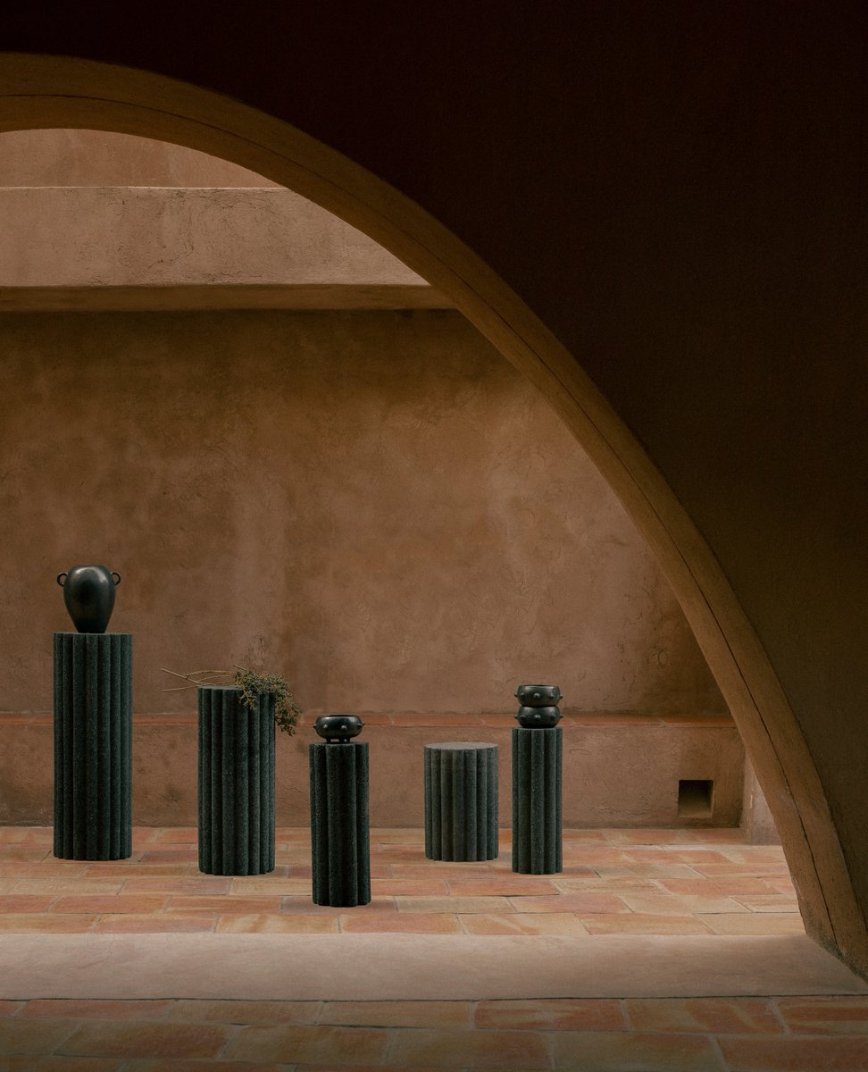 LOTO ROCA family, hand-carved volcanic stone monoliths standing at different heights in endless possibilities of indoor or outdoor side tables and totems.
#peca_studio #mexicandesign #interiordesign #architecture #exteriorfurniture #sidetable #volvanicstone #homedecor