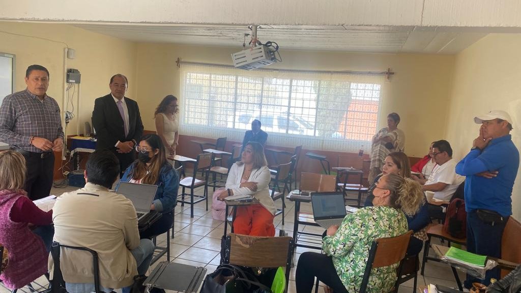 SrebTexcoco's tweet photo. #CTE
#SREBT
Asistencia del Mtro. Gastón Moreno Solís al Consejo Técnico Escolar, a la Esc. Sec. Ofic. No. 0538, “Nezahualpilli” turno matutino, perteneciente a la Zona Escolar #S151.
@geramonro05
@TinocoGRogelio
@ArturoH19772369
@MiguelAngelTMtz
@gastonm100x100 https://t.co/GQAMEdUjUK