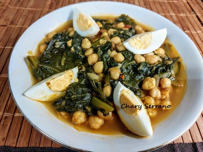 #ViernesDeDolores, no podía faltar un buen potaje. 
No lleva bacalao, es de garbanzos con acelgas, acompañado de huevo duro 🤤🤤
La receta⬇️
micocinayotrascosas.com/potaje-con-gar…

#bajascalorias #vegetariano  #SemanaSanta2023 

Aprovecho para felicitar a las Dolores, Lolas, Mari lolis... 💐