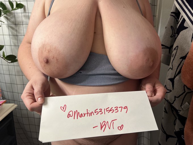 give @Martin53155379 a follow, he’s always promoting big boob models https://t.co/Is0XuZlnSZ