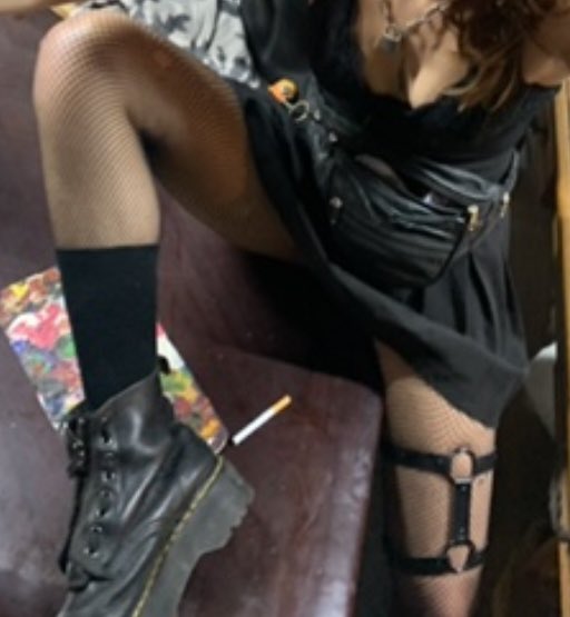 Kitty_Keen_'s tweet photo. Mon style en soirée techno 😈😈 

Je sais que t’adore https://t.co/btWLgoIOUk