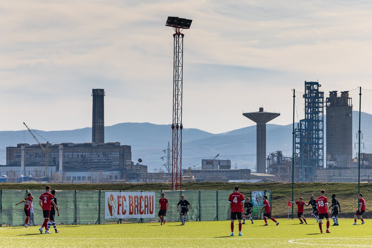Mike_Bayly's tweet photo. AS FC Dinamo Bacău 4 v 0 AS Voința Limpeziș

Romania - Liga III, Serie 2
24.03.2023

Full Set of photos Here: https://t.co/lRYizBV88h

A heavy industry backdrop (always a bonus for a photographer, despite the harsh sun) provided the setting for the first game of #FIH6. @Emishor https://t.co/4EfzrMjsmG