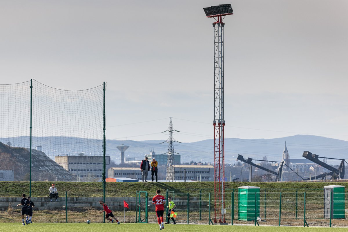 Mike_Bayly's tweet photo. AS FC Dinamo Bacău 4 v 0 AS Voința Limpeziș

Romania - Liga III, Serie 2
24.03.2023

Full Set of photos Here: https://t.co/lRYizBV88h

A heavy industry backdrop (always a bonus for a photographer, despite the harsh sun) provided the setting for the first game of #FIH6. @Emishor https://t.co/4EfzrMjsmG