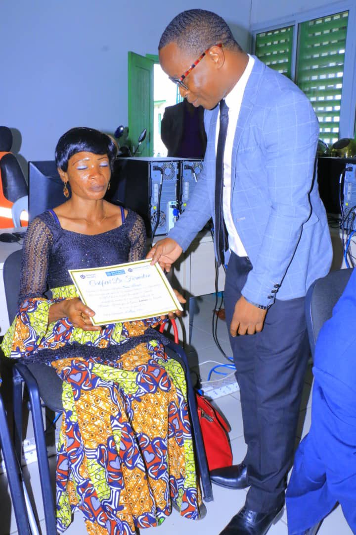 Isoc_Gabon's tweet photo. Formation I Merci ! Votre soutien à ce projet a permis de former de former les membres du bureau de l’ANPHG en 10j aux bases de la bureautique et de l'#Internet . @gt_officiel 
@ISOC_Foundation @ISOC_Community @VictorNdonnang @ANPHG https://t.co/rtMn68bbPr