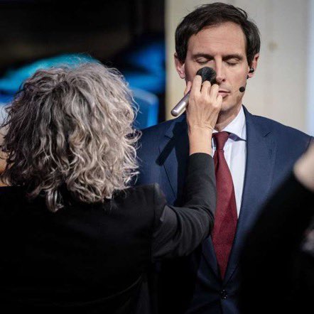 debroervanroos's tweet image. hij kan weer!