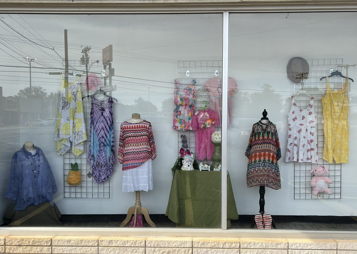 Goodwilletx's tweet image. It's time to spring into something secondhand!  Did you know that every purchase from Goodwill East Texas helps our community and the environment? Make a difference today! Get started by exploring your local Goodwill.  #springstyle #displaywindow #shopsmart