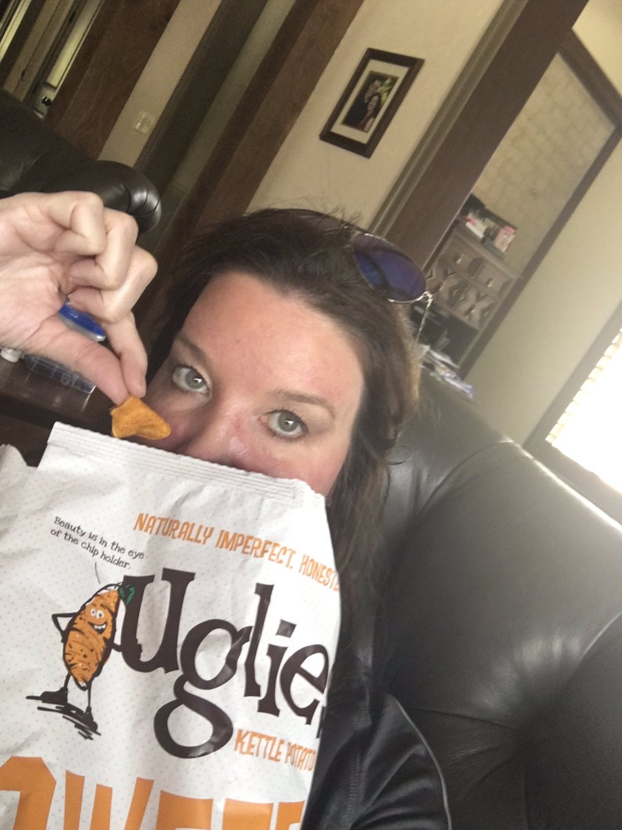 GasqueJohnson's tweet photo. @SnacksUglies The only thing “ugly” about these chips is me SHOVELING them in to my face 😂😂 https://t.co/9iTTPpEMZE