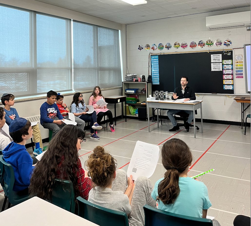 The_OJCS's tweet photo. Thanks to Or Bielak for joining Grade 5 to practice Pesach songs in preparation for the upcoming Seders. #TheOJCSDifference https://t.co/kfNCWJivi4