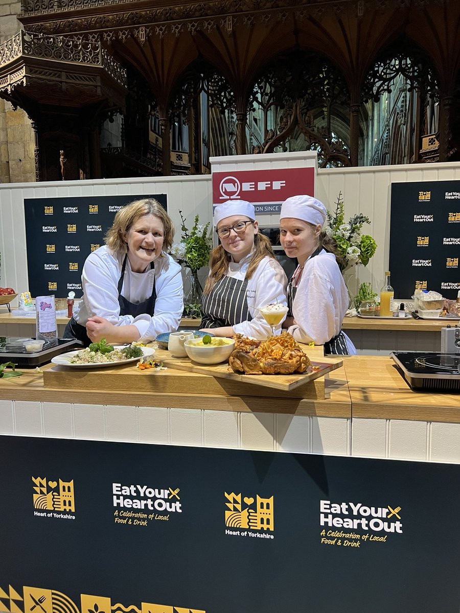 stephaniejmoon's tweet photo. Great day #selbyabbey #Eatyourheartout #chef #demos #busyday @TheDroversArms @karenwrightbake @SelbyCollege @SusieBrindley # #juliachild #historians #cookerydemos https://t.co/mCzLAekXJN