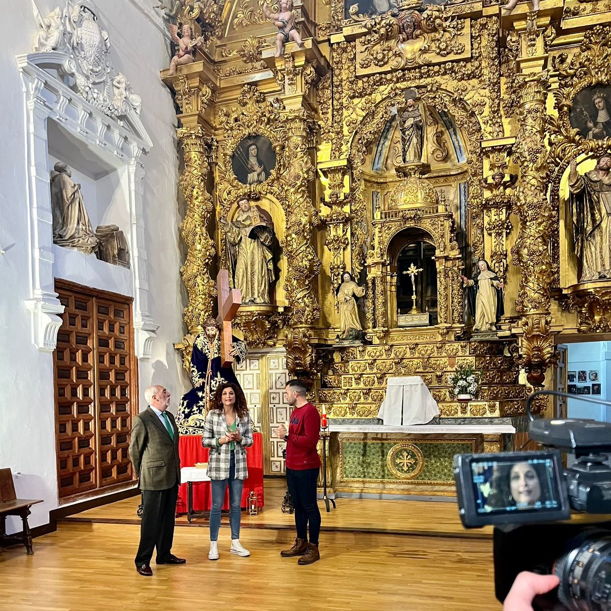 CMM_es's tweet photo. Hoy en #ElCuentakilómetros te proponemos descubrir esos secretos que hacen que la #SemanaSanta🕯️ de Toledo sea declarada de Interés Turístico Internacional.

¿Qué la hace tan especial? Iniciemos juntos esta ruta junto a @lucia_esc.

⏰ A las 13:30 h
📺 En #CMM https://t.co/8eRjoPQ3r7