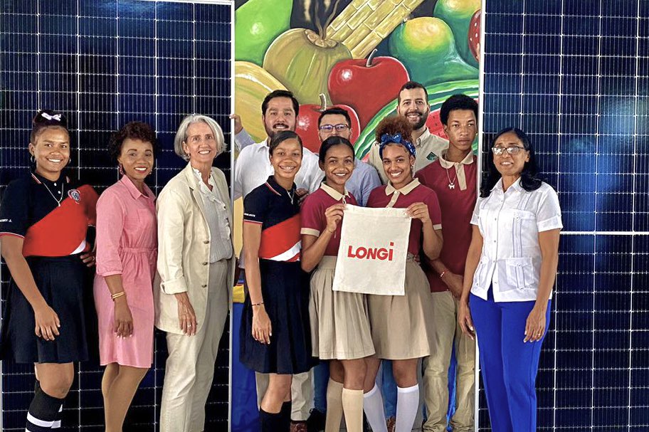 Haciendo sinergia con nuestros miembros!

Hoy nos encontramos en Samaná, entregando al Politécnico Gloria María Calcaño, los paneles necesarios para que la escuela pueda operar de forma sostenible.

gracias a nuestros miembros LONGI y <a href="/GreenBoxRD/">GreenBox</a>