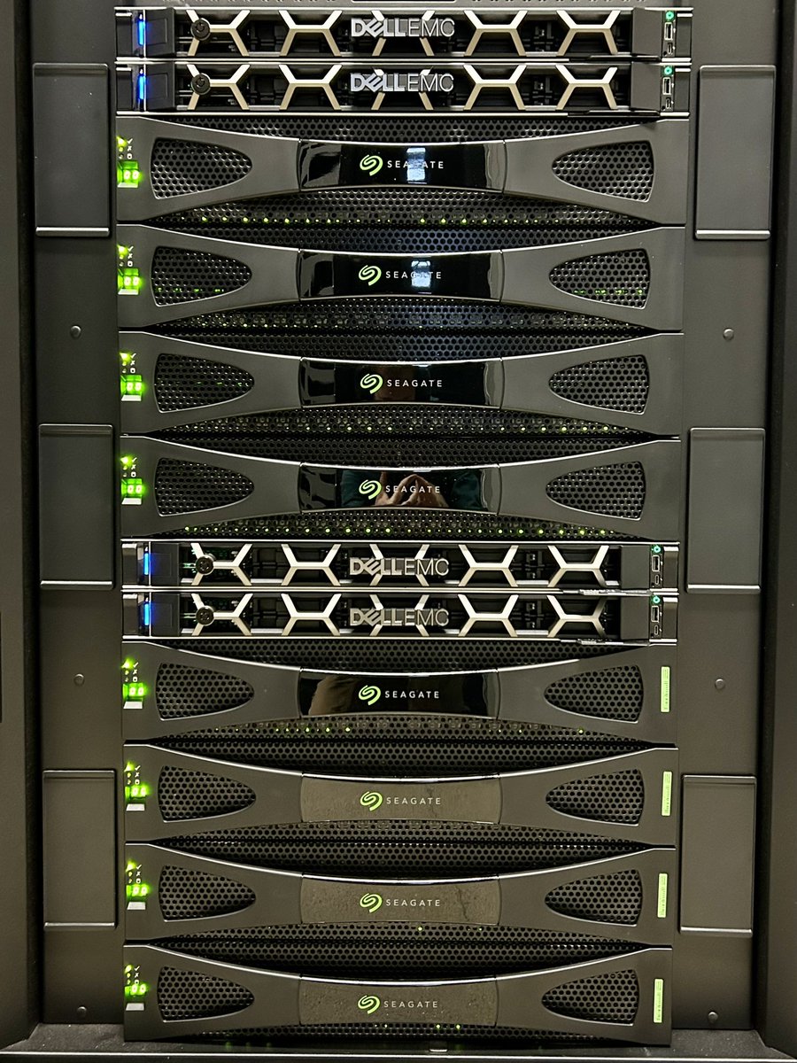 s_thiell's tweet photo. Now 2.5PB of usable flash storage at 100GB/s is in production for @StanfordCompute’s Sherlock /scratch. It’s just the beginning! High capacity SAS SSD w/ robust TLC NAND used with #Lustre over IB HDR is making a huge difference for research at @Stanford! #HPC https://t.co/KaoVcFdyaO