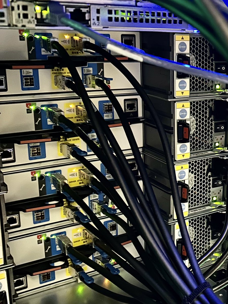 s_thiell's tweet photo. Now 2.5PB of usable flash storage at 100GB/s is in production for @StanfordCompute’s Sherlock /scratch. It’s just the beginning! High capacity SAS SSD w/ robust TLC NAND used with #Lustre over IB HDR is making a huge difference for research at @Stanford! #HPC https://t.co/KaoVcFdyaO