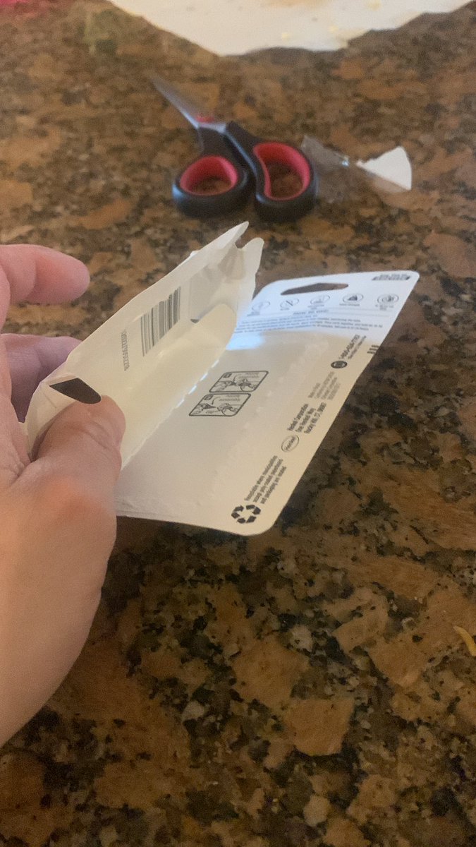 nicholasferro3's tweet photo. Fucked up bought a pack at Walmart and it was fully sealed and empty, noticed when I got home https://t.co/FVkxwXYaFa