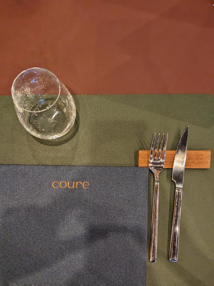 MrViveur's tweet photo. Siempre muy bien en la sucursal andorrana de @courerestaurant  

Boeuf Bourguignon canónico y muy apetecible canelón. https://t.co/Uak7ozCk72