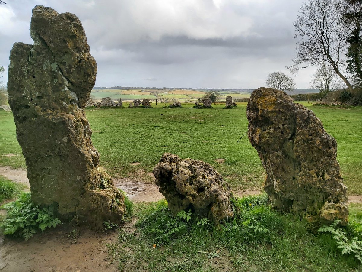 alliecrokeract's tweet photo. Having first heard about them through @The_Globe and Mark Rylance's #Tempest in 1992 I finally
made it to the amazing #Rollright Stones. And I did count the same number 3 times and I did make a wish! https://t.co/lDXar1qok8