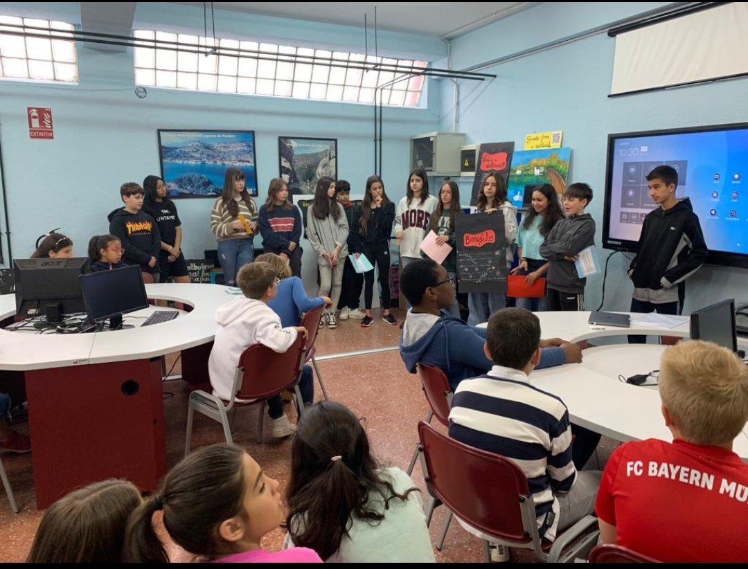 IesJuanelo's tweet photo. Exhibición about wetlands Los alumnos del proyecto bilingüe de 1o ESO han visitado el CEIP Juan de Padilla para presentar la exposición sobre los humedales realizada en Biología,Inglés,Música y Plástica dentro del proyecto #STEAM sobre el agua #bilingualproject https://t.co/jbZw5paqsC