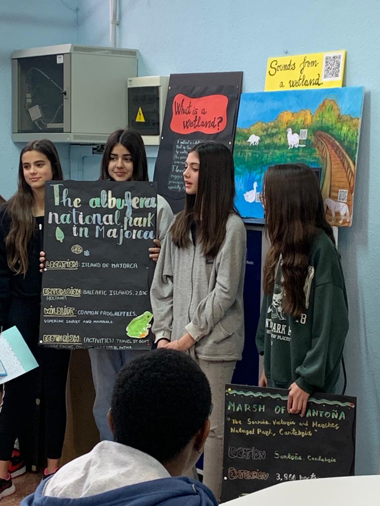 IesJuanelo's tweet photo. Exhibición about wetlands Los alumnos del proyecto bilingüe de 1o ESO han visitado el CEIP Juan de Padilla para presentar la exposición sobre los humedales realizada en Biología,Inglés,Música y Plástica dentro del proyecto #STEAM sobre el agua #bilingualproject https://t.co/jbZw5paqsC