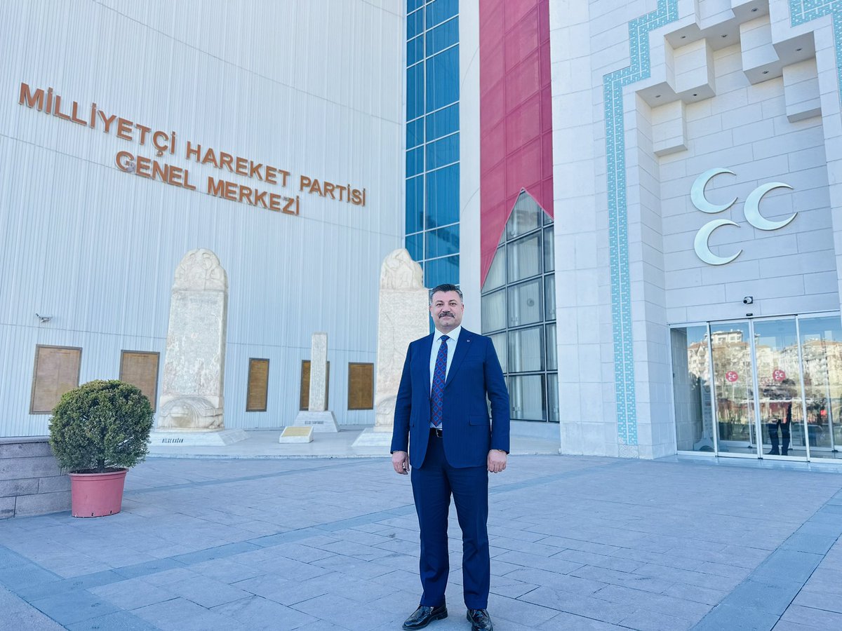 Nerde o yiğitler ki gür 
Sesleri ülkeyi bürür, 
"Yürü!" dese dağlar yürür, 
"Dur!" dese kalpler dururdu?;

-Arif Nihat Asya