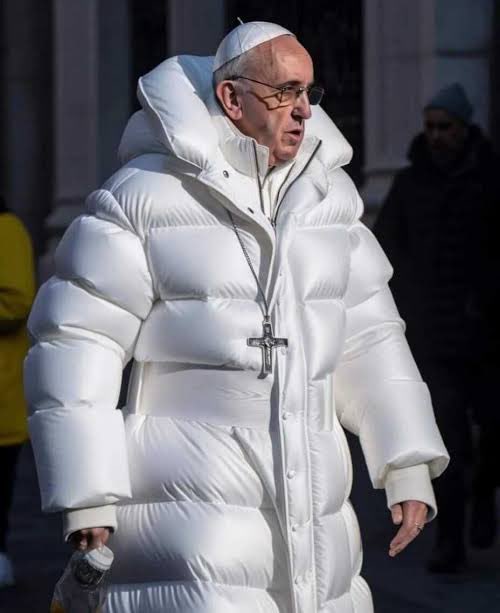 chiogb66's tweet photo. @elonmusk The Pope wore it better. https://t.co/5hz3Xd2PE2