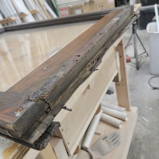 Carole9073's tweet image. An example of a wooden window that @IndianaWCI  worked on restoring! So yes it can be done!! Any questions regarding your windows just give them a call.  (317) 939-1700
#wefixwindows #repairwindows #repairnotreplace #woodenwindows #craftmanship