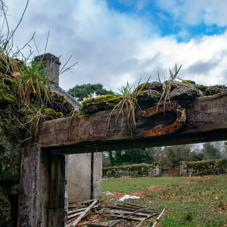 12greengiraffes's tweet image. 300 years or so between these two gorgeous ruins in Co. Wicklow. #afterworkfun #irelandsancienteast #ruins #photography
