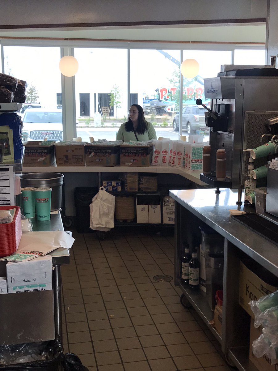 beefy_murray's tweet photo. 44 burgers, 44 fries #pterrys #burgerstand #burger #work #specialsauce https://t.co/6phDFxKFRR