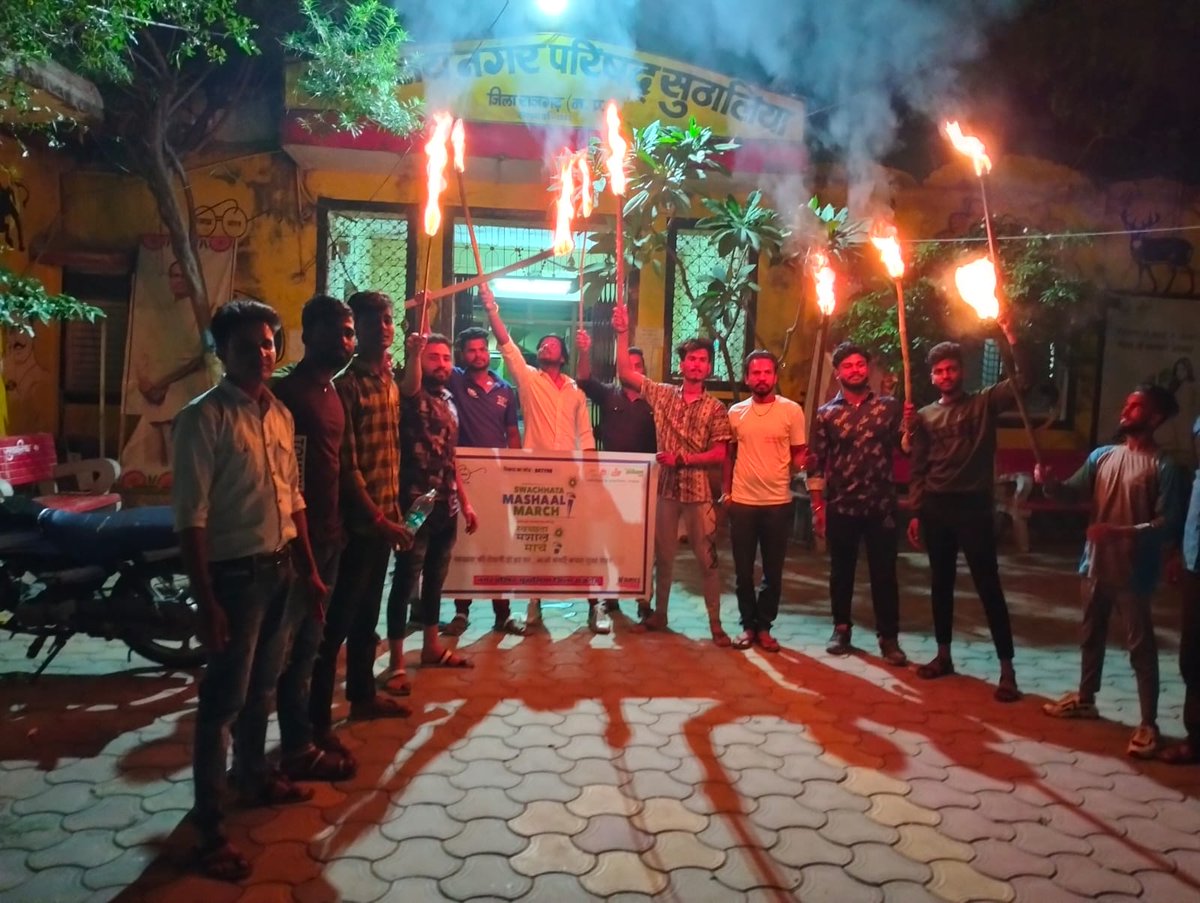 NPSuthalia's tweet photo. स्वच्छ मशाल यात्रा एवं स्वच्छता की शपथ 

#SwachhataMashaalMarch
#Swachhotsav2023 
#InternationalZeroWasteDay
#SwachhataYatra
#IndiaVsGarbage 
#GarbageFreeCities 
#SHGs
#DAYNULM
#WINSAwards2023 
#WomenLedSanitation
#SwachhSurvekshan2023MadhyaPradesh 
#SwachhBharatMissionUrban https://t.co/6t9VSme2A2